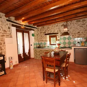 La Corte Di Pietro Isnello